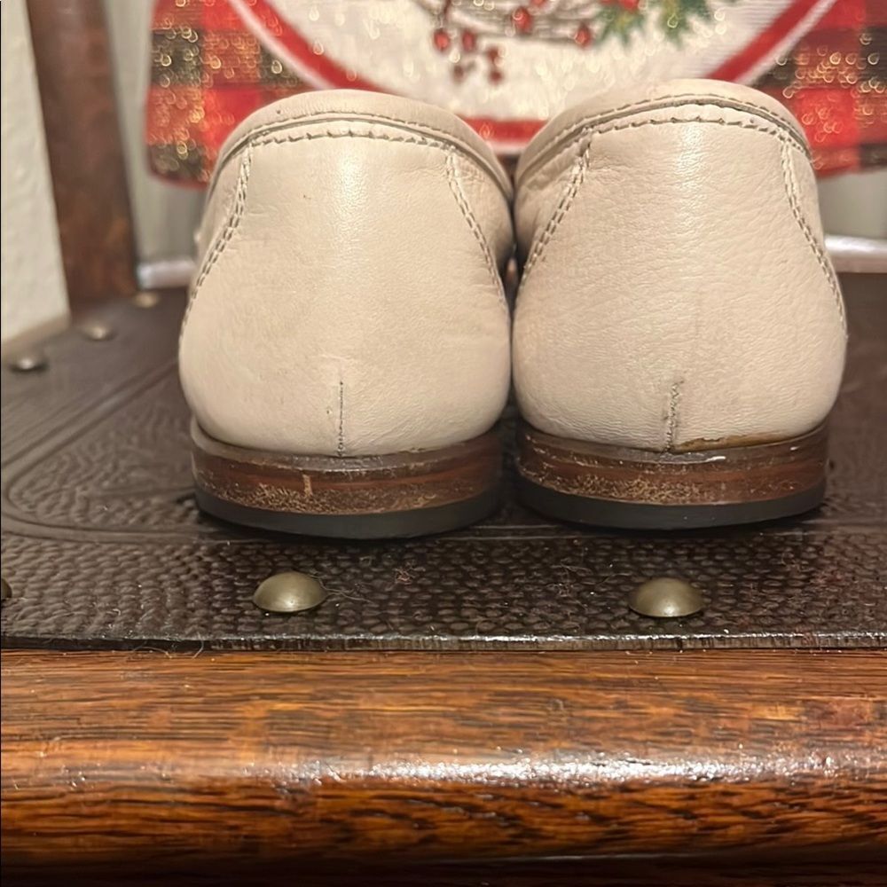 Vintage Salvatore Ferragamo 4A Narrow Beige Women's Loafers - Picture 5 of 12